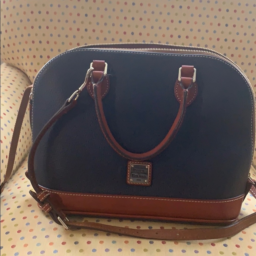 Dooney and Bourke Zip zip bag , EUC i
